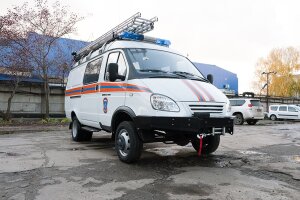 Аварийно-спасательный автомобиль - вид с обратной стороны